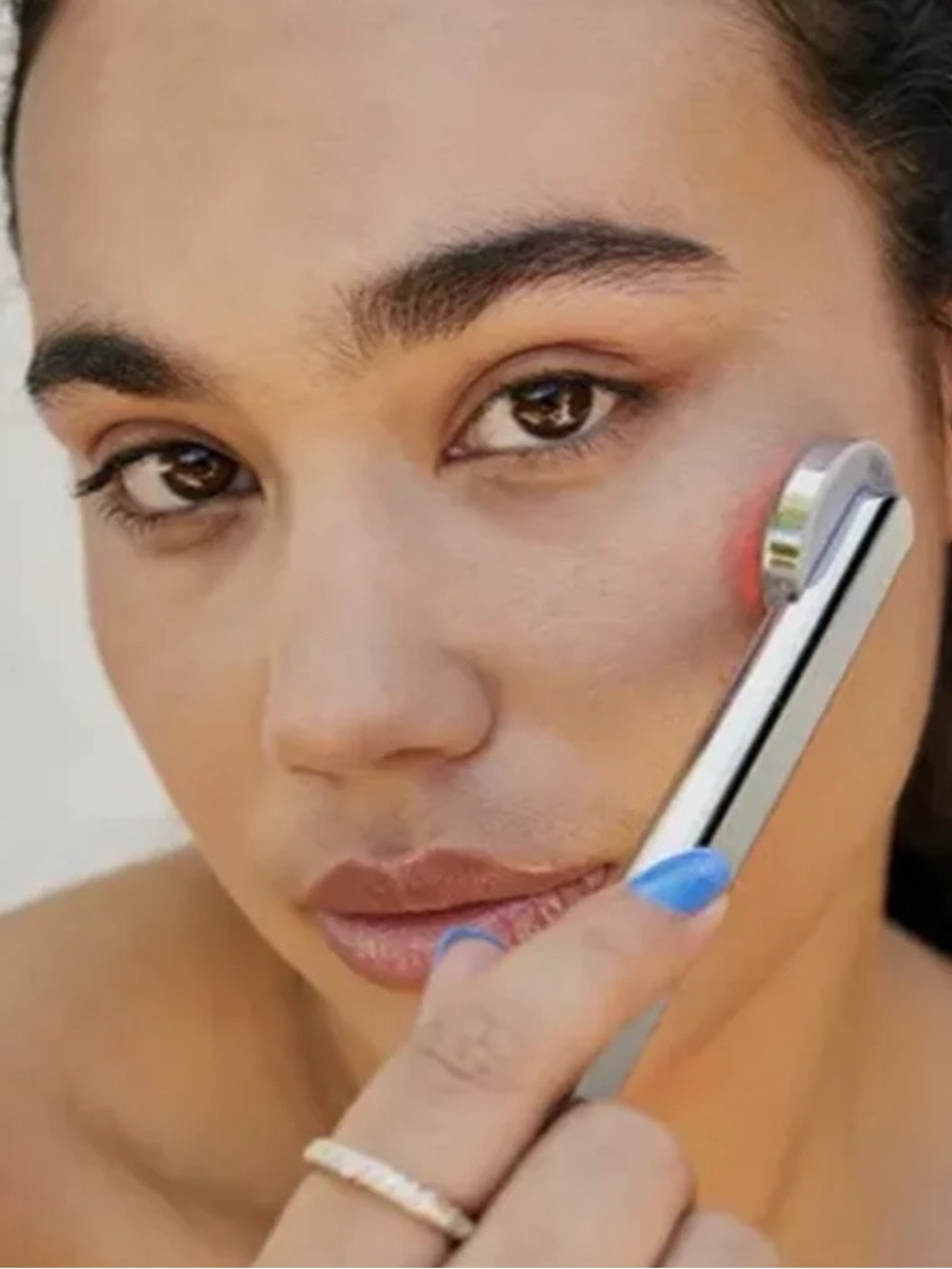 Trophy Skin BrightenMD 4 in 1 Eye, Face and Neck Tool in Silver - Picture 7 of 8